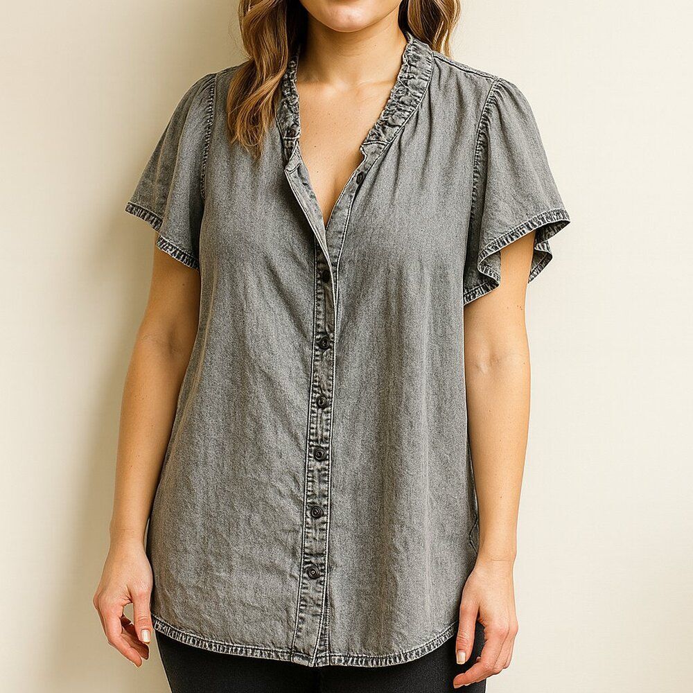 Jane and Delancey lightweight denim v-neck button down short sleeve top Size 1X